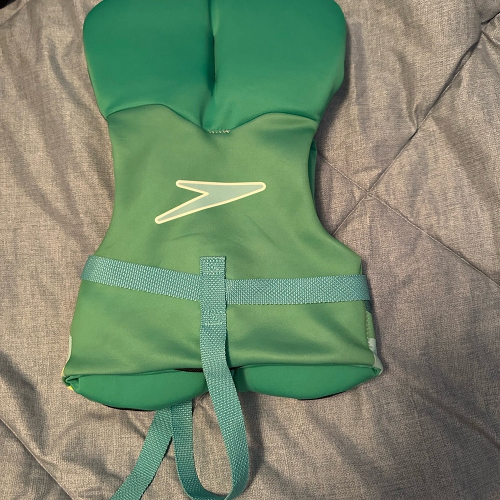 Life jacket - Picture 3 of 5